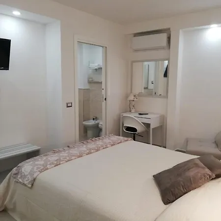 לינה וארוחת בוקר Oplonti 3*