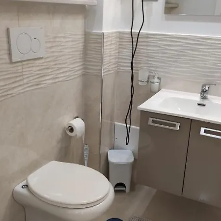 Oplonti לינה וארוחת בוקר 3*