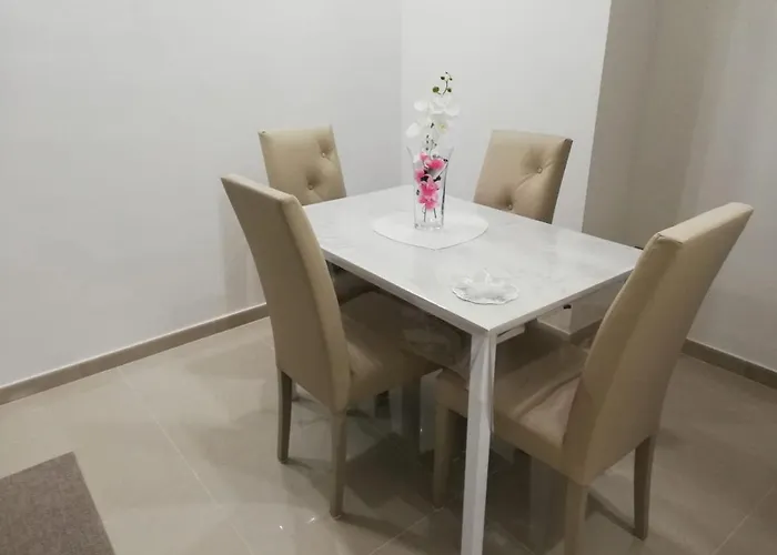 Oplonti Oda ve Kahvaltı 3*